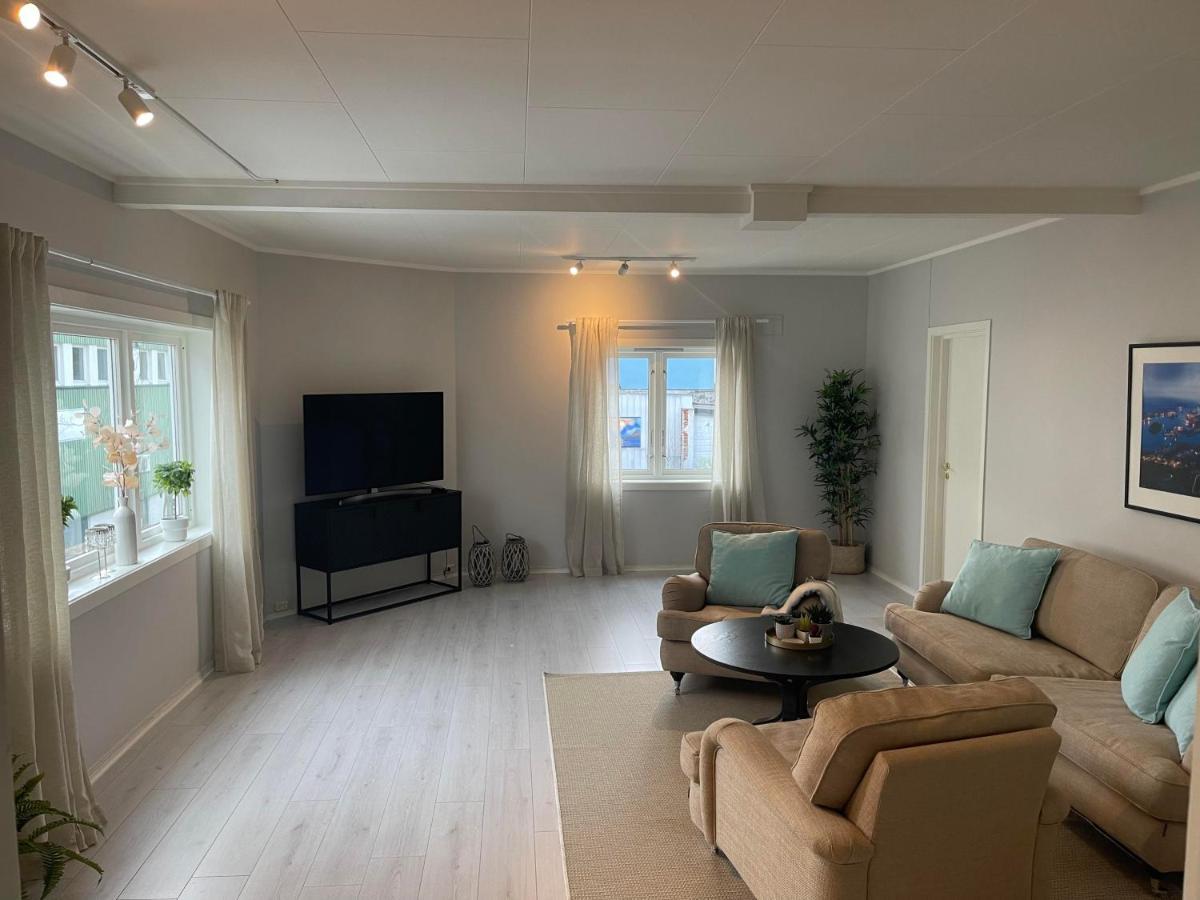 Romslig Leilighet Sentralt I Svolvaer Sentrum Luaran gambar